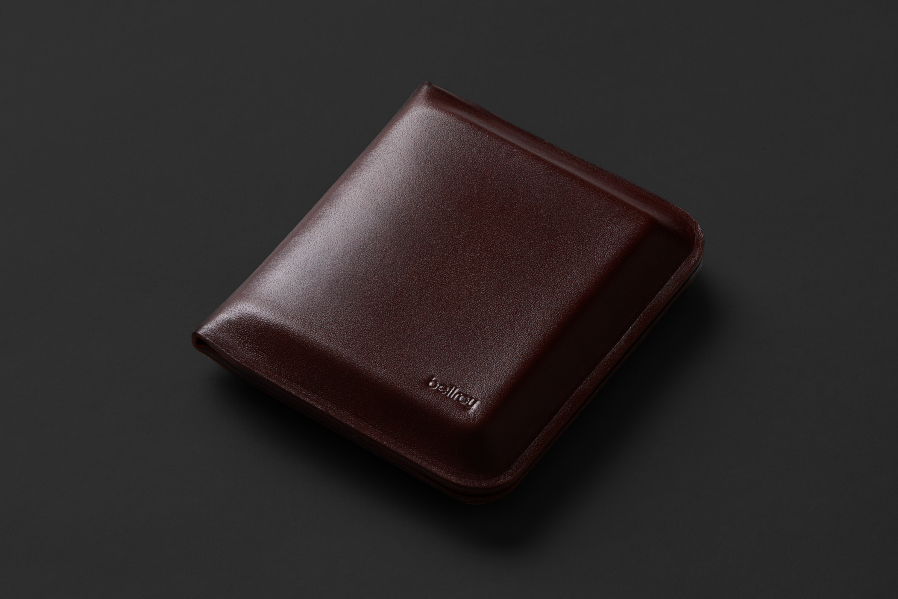 Apex Note Sleeve | 成形レザーを使用した二つ折り財布 | ベルロイ