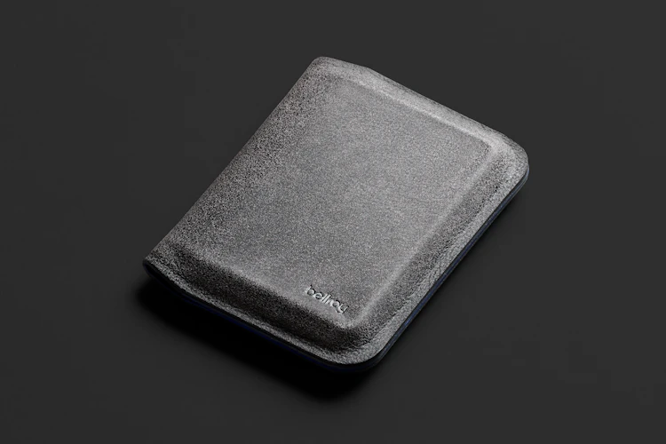 Apex Slim Sleeve | Schlanke Brieftasche aus vorgeformtem Leder 