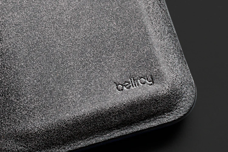 Apex Slim Sleeve | Schlanke Brieftasche aus vorgeformtem Leder 