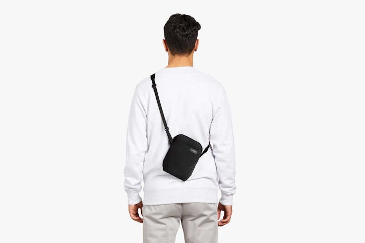 City Pouch | スリムクロスボディバッグ、ガジェット収納可能