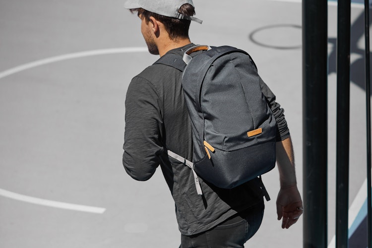 Classic Backpack Plus | 16インチのノートPCが収まる便利なバック 