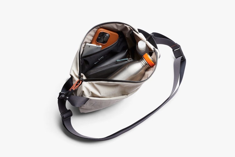 Lite Sling | テクニカル素材を使用した容量7Lの軽量クロス