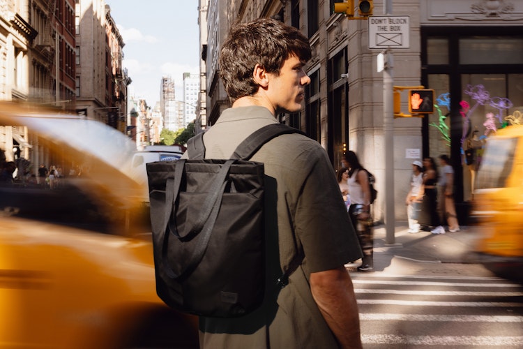 Laneway Totepack | 街中の散策や旅行に最適な軽量トートバッグ兼リュック