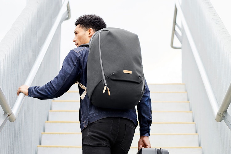 Transit Backpack Plus | ノートPCが収まるビッグサイズのトラベル  