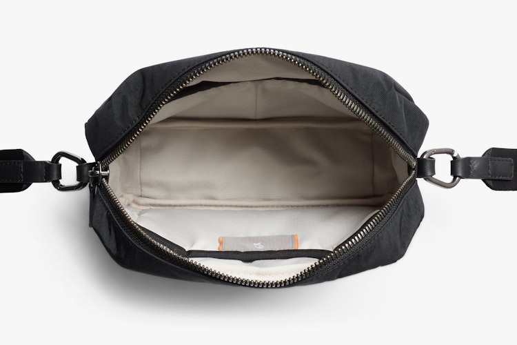 国内即発☆【Bellroy】Tokyo Crossbody クロスボディーバッグ Tokyo Crossbody | 持ち物を整頓しやすいクロスボディバッグ