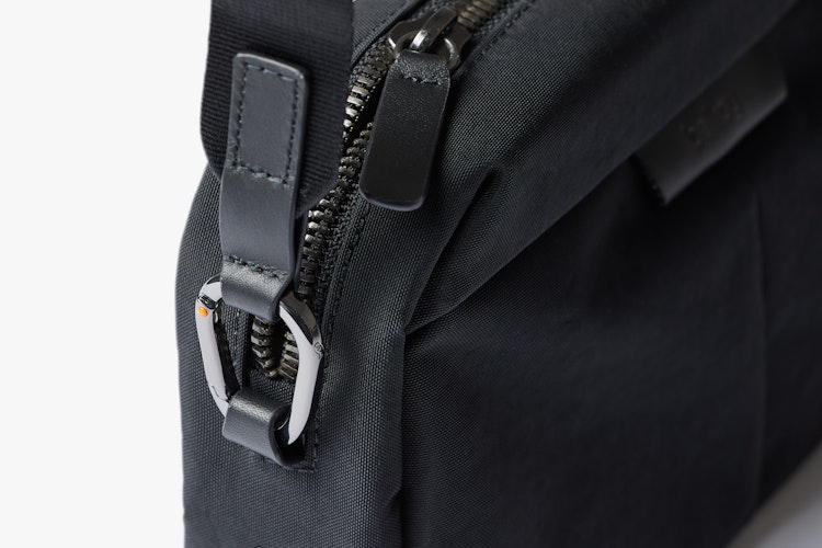 Tokyo Crossbody | 持ち物を整頓しやすいクロスボディバッグ