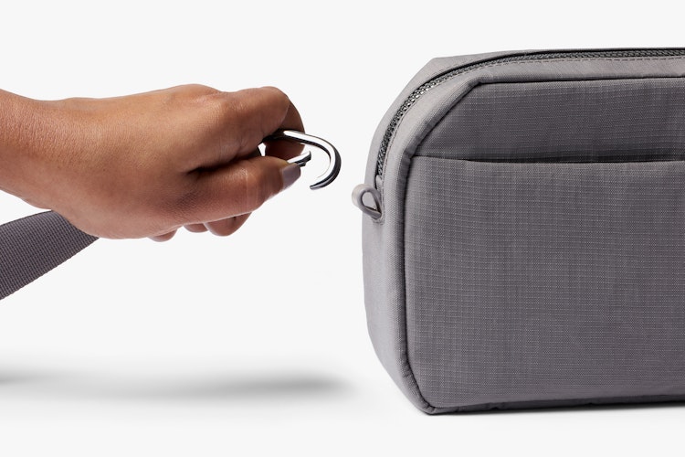 Tokyo Crossbody | 持ち物を整頓しやすいクロスボディバッグ