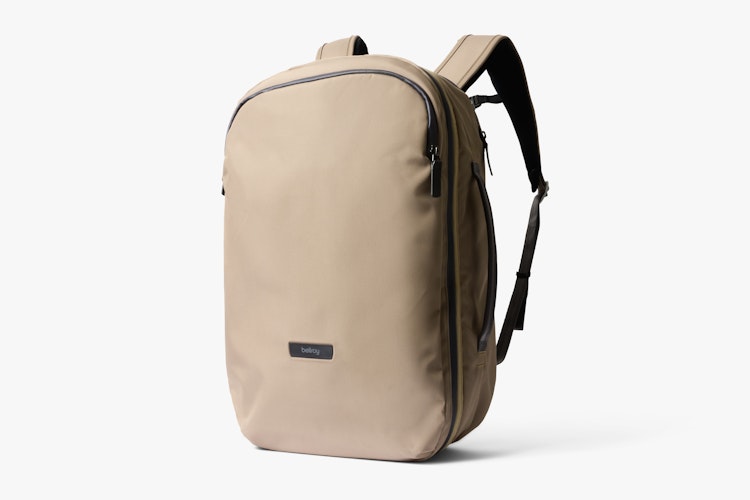 Transit Travel Pack Pro 30–38L | スマートな旅行用リュック