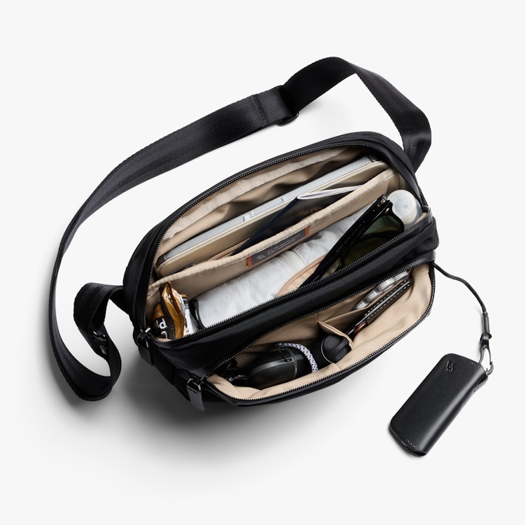 Bellroy Transit Sling 5L ブラック Transit Sling 5L | 旅行用や普段使いに最適な防犯バッグ | ベルロイ