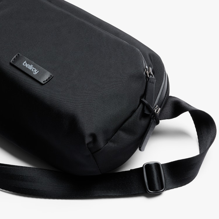 Bellroy Transit Sling 5L ブラック Transit Sling 5L | 旅行用や普段使いに最適な防犯バッグ | ベルロイ