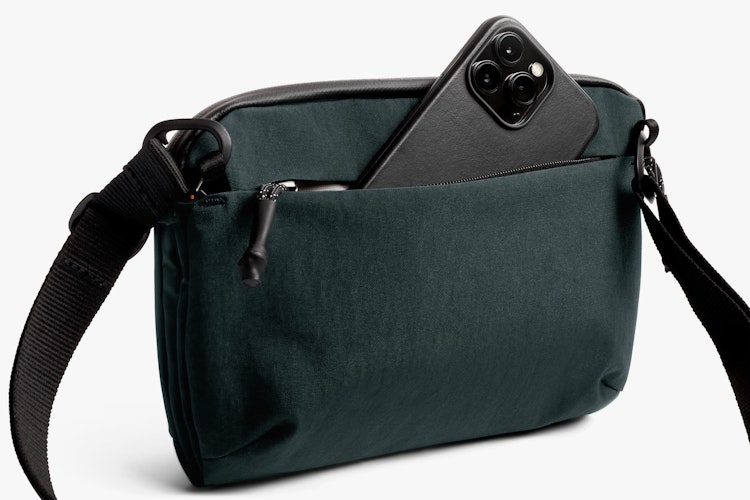 Venture Travel Crossbody | RFID保護機能搭載の旅行バッグ | ベルロイ