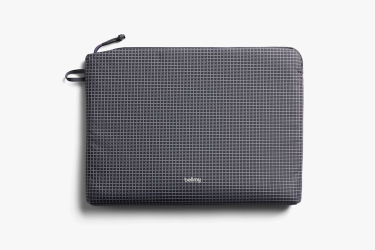 bellroy ノートPCケース ダークグレー Laptop Sleeve | Slim, protective laptop case with easy entry