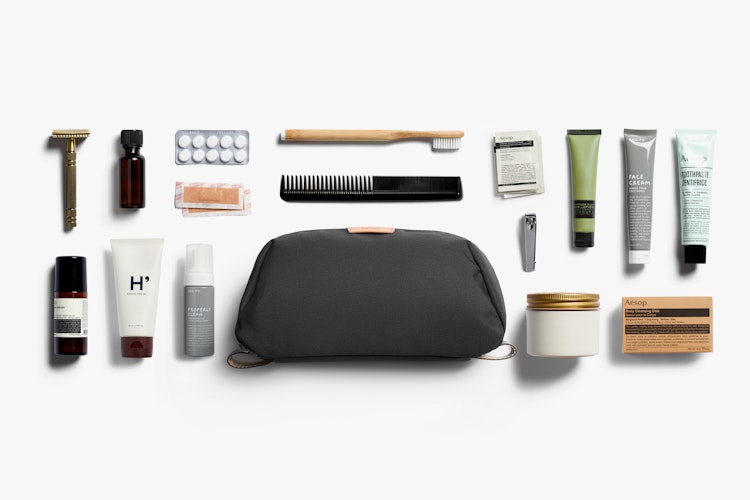Bellroy Toiletry Kit、耐水性のトラベルポーチ チャコール Toiletry Kit | Toiletry bag with easy-clean lining and