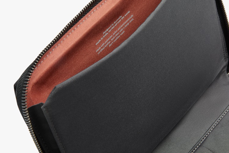 ベルロイフォリオ　A4 カメル ベルロイフォリオ A4 カメル ベルロイフォリオ A4 カメル Bellroy 最大