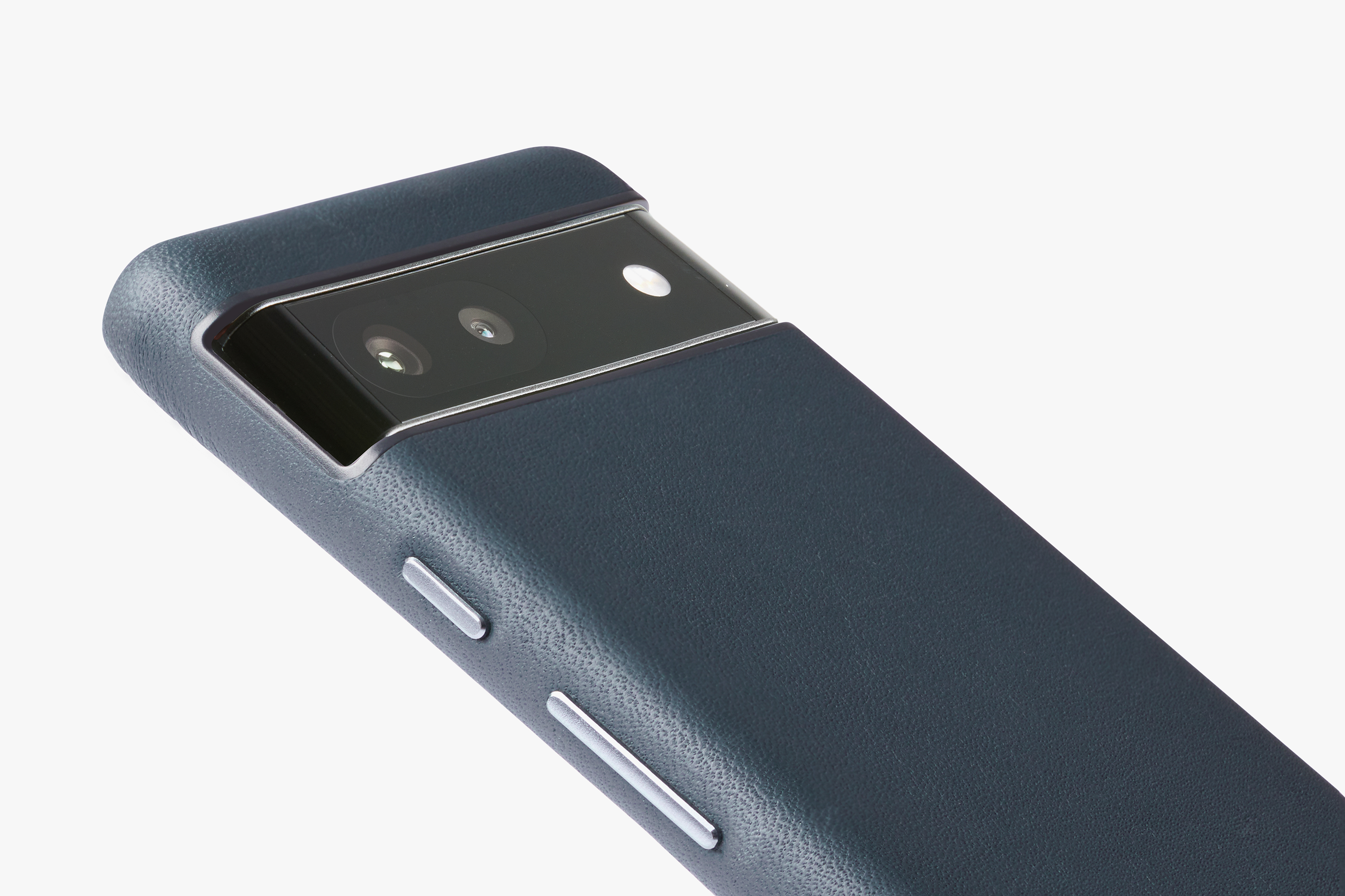 カメラレンズを守れる厚みのあるボディ