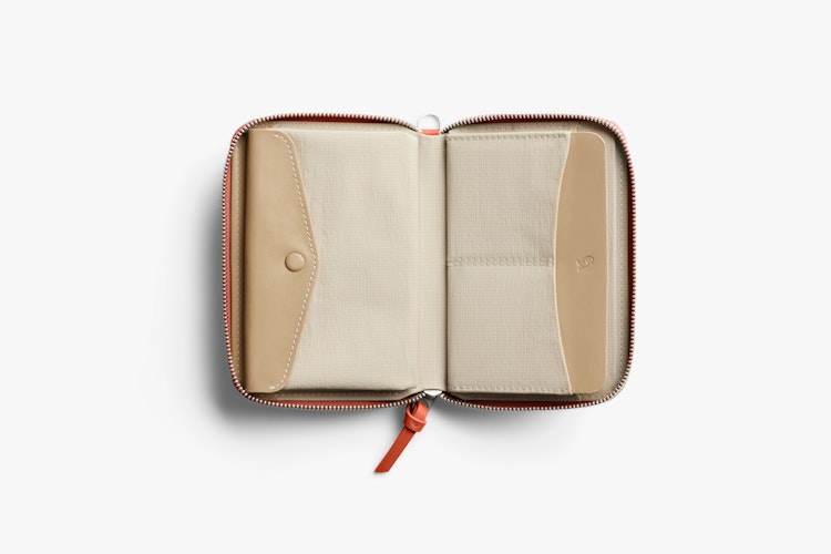 Folio Wallet | レザーの二つ折り財布・コンパクトクラッチ | ベルロイ