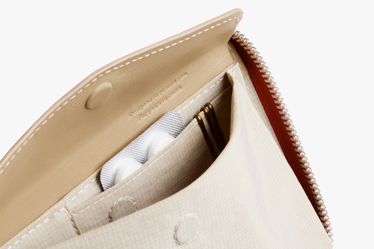 Folio Wallet | レザーの二つ折り財布・コンパクトクラッチ | ベルロイ