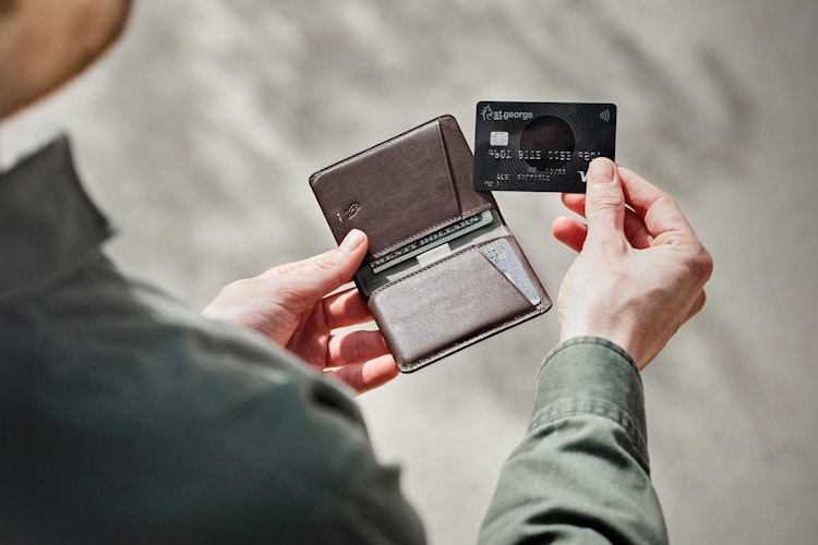 ベストセラー Slim Sleeve – Premium Edition | 洗練されたレザーの薄型二 小物