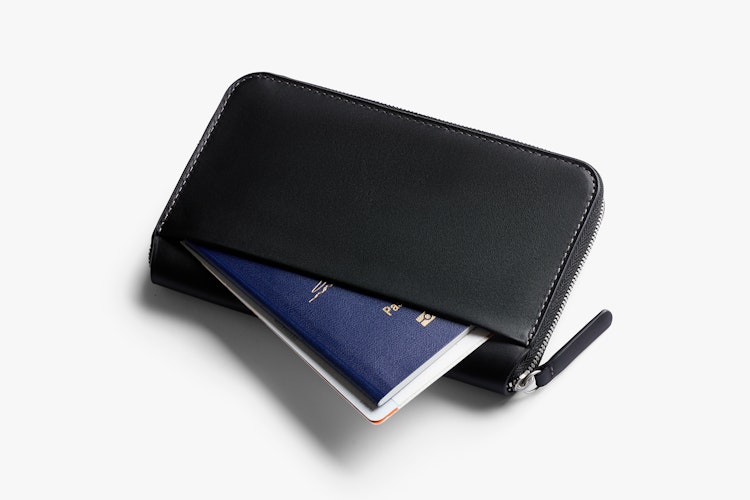 Bellroy Travel Folio|レザーを使用したファスナー開閉の旅行用パスポートケース|Black