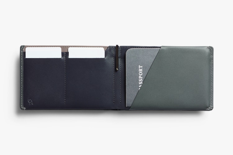 Bellroy Travel WALLET | RFID保護機能搭載のレザーパスポートケース | Everglade