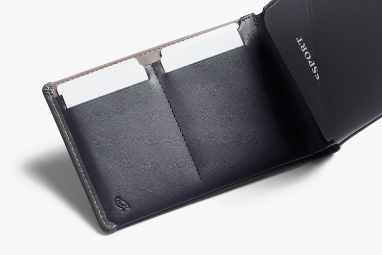 Travel Wallet: RFID保護付き レザー製 パスポートホルダー、カバー＆スリーブ | ベルロイ