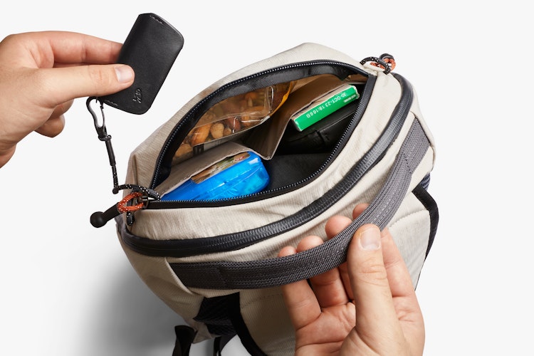 bellroy Lite Ready 軽量構造 バックパック18L チョーク Lite Ready Pack | 週末のお出かけや旅行に最適な容量18Lの軽量