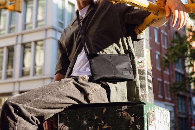 ベルロイ Laneway Sacoche 色:Sea Kelp Bellroy-Laneway-Sacoche-