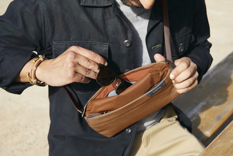 高品質の人気 Sling Mini | Unisex Sling Bag, Water-Resistant Materials バッグ