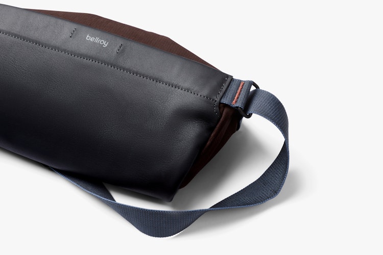 bellroy ベルロイ Sling Mini Premium 4L ブラック Sling Mini Premium | Unisex Sling Bag, Premium Leather | Bellroy