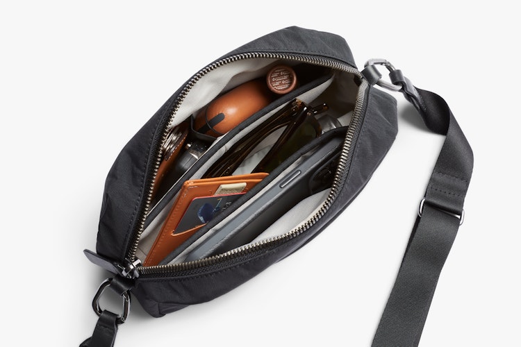 MINIME TOKYO CROSS CARRY BAG Sサイズ ブラック Tokyo Crossbody | Organized Crossbody Camera Bag | Bellroy