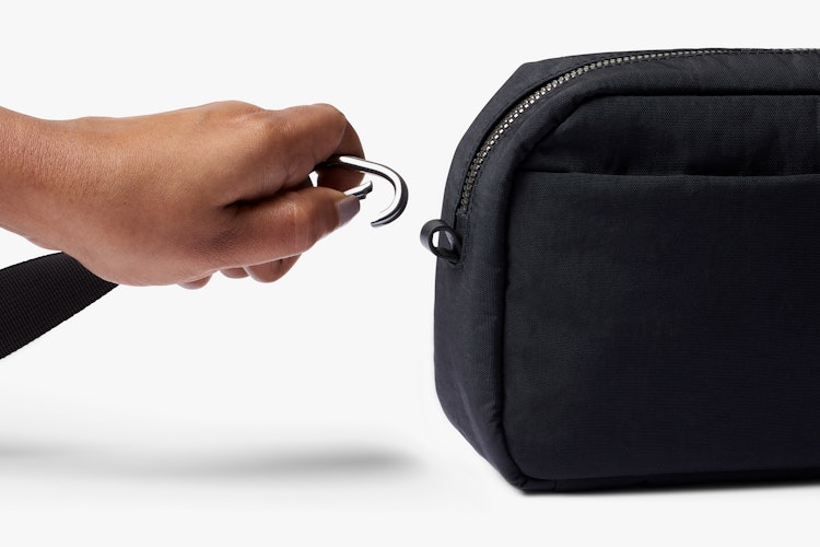 MINIME TOKYO CROSS CARRY BAG Sサイズ ブラック Tokyo Side Bag | Smart, everyday crossbody pouch bag