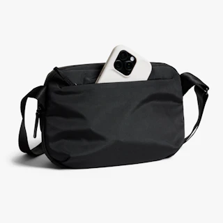 Bellroy Transit Sling 5L ブラック Transit Sling 5L | 旅行用や普段使いに最適な防犯バッグ | ベルロイ