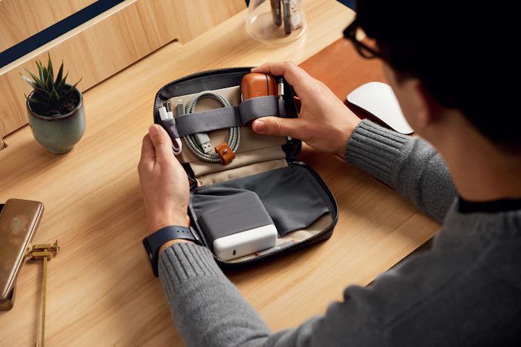Étui AirPods Pro 2 En Cuir Bellroy Pod Jacket Pro - Protection Complète, Dragonne Incluse